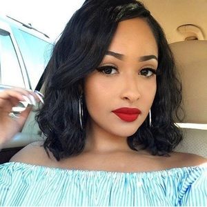 Meet your Posher, Larissa